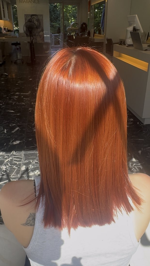 Coloration rousse cuivrée — réalisation Maxance Coiffure Woluwe-Saint-Pierre